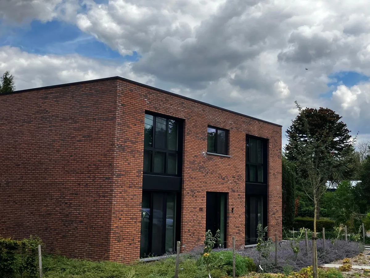 Moderne woning in rode baksteen in Diest