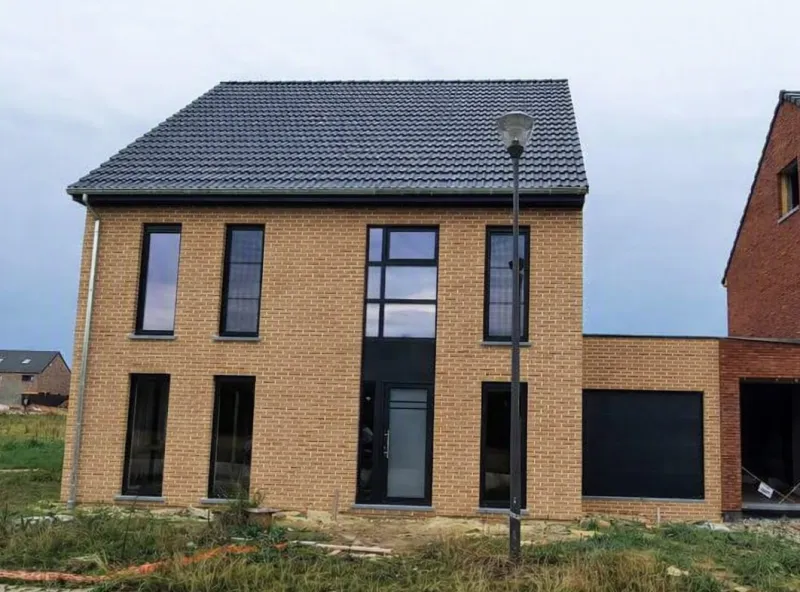 Nieuwbouwwoning met hellend dak in Voeren