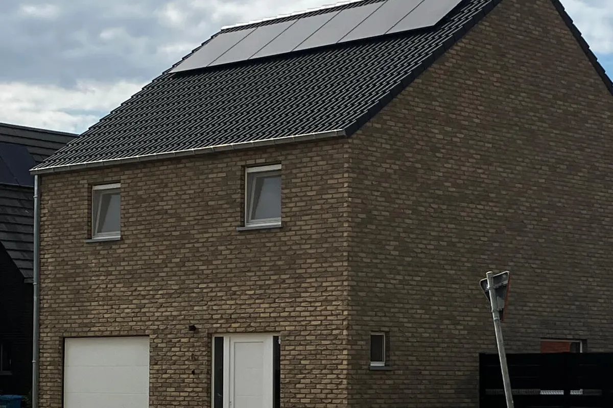 Woning met zonnepanelen op het dak in Langdorp
